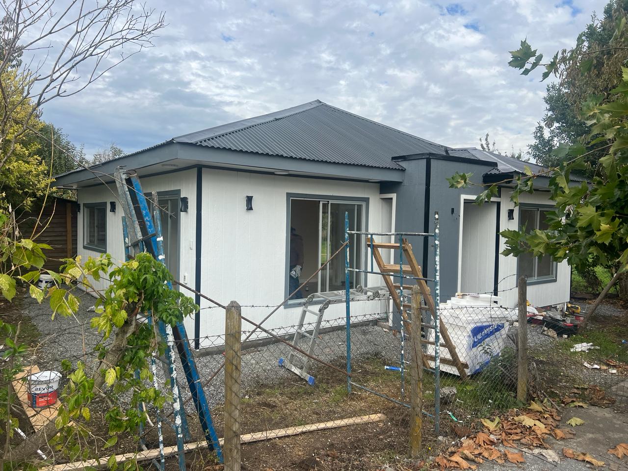 Vista frontal de la casa familiar