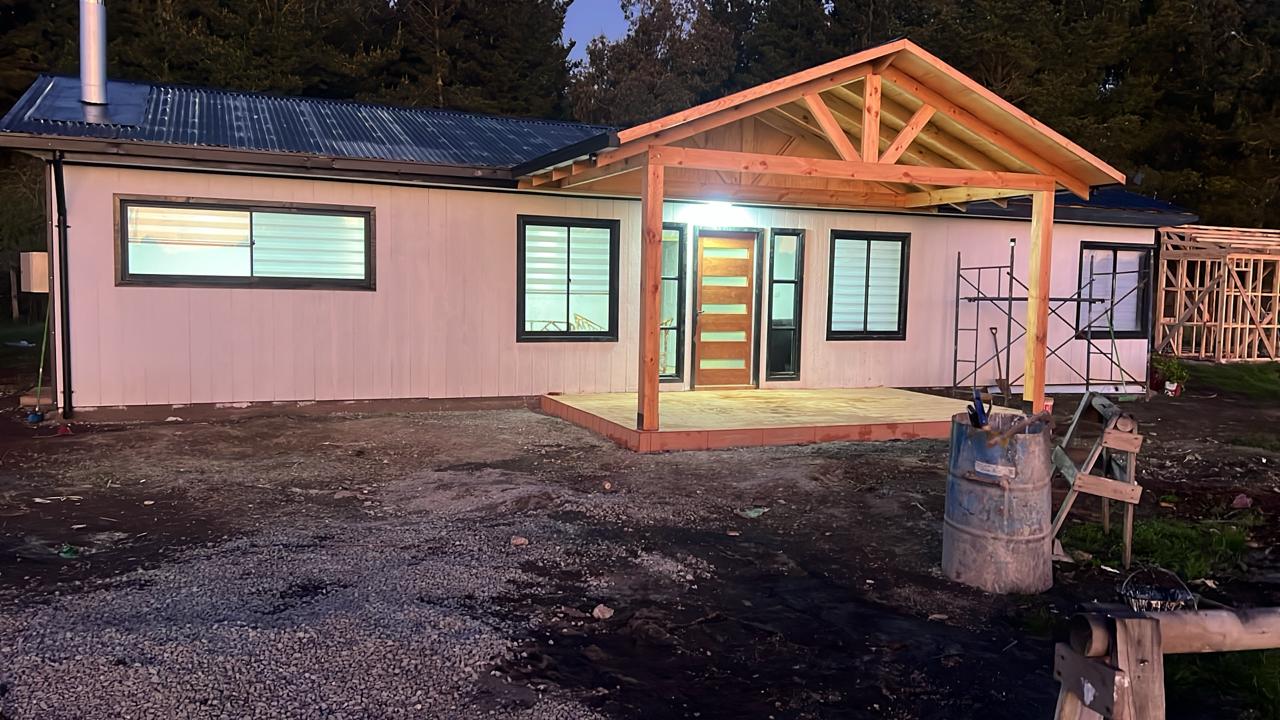 Vista frontal de la casa familiar